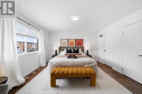 911 Zelinsky Crescent, Milton, ON - Indoor Photo Showing Bedroom