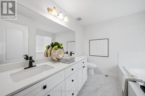 911 Zelinsky Crescent, Milton, ON - Indoor Photo Showing Bathroom
