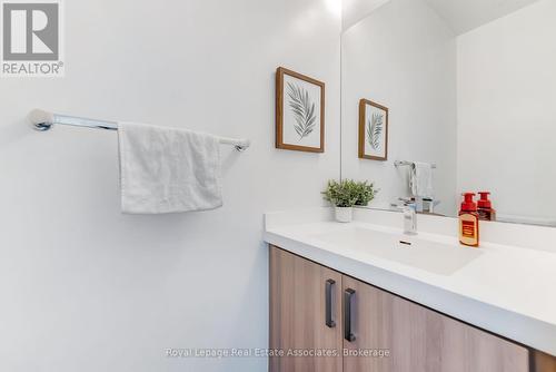 124 - 8 Nahani Way, Mississauga, ON - Indoor Photo Showing Bathroom
