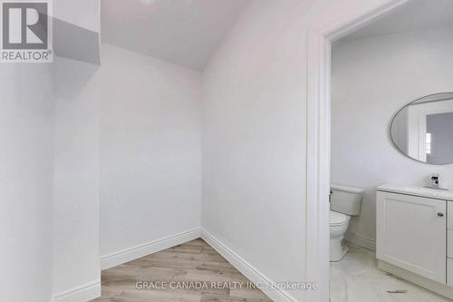85 Albany Avenue, Hamilton, ON - Indoor Photo Showing Bathroom