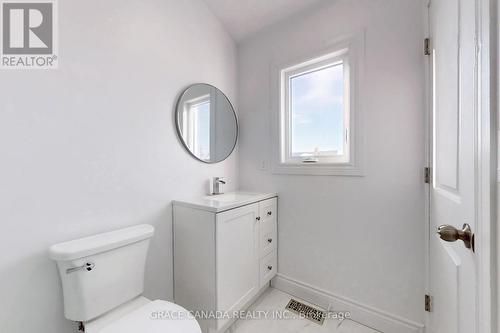 85 Albany Avenue, Hamilton, ON - Indoor Photo Showing Bathroom