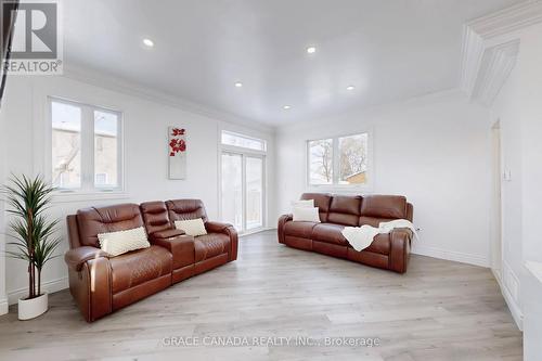 85 Albany Avenue, Hamilton, ON - Indoor Photo Showing Living Room