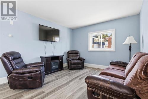 482 Howey Drive, Sudbury, ON - Indoor Photo Showing Living Room