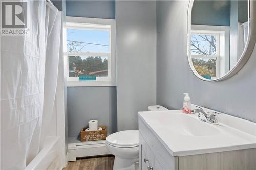 482 Howey Drive, Sudbury, ON - Indoor Photo Showing Bathroom