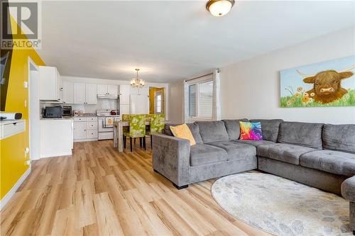 118 Third Street, Sturgeon Falls, ON - Indoor Photo Showing Living Room