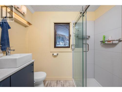 5860 Learmouth Road, Lavington, BC - Indoor Photo Showing Bathroom