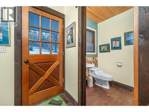 5860 Learmouth Road, Lavington, BC - Indoor Photo Showing Bathroom