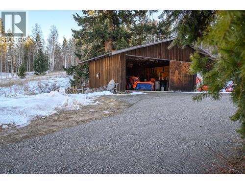 5860 Learmouth Road, Lavington, BC - Outdoor