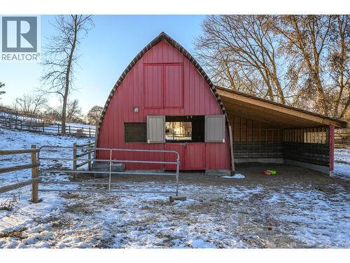 5860 Learmouth Road, Lavington, BC - Outdoor