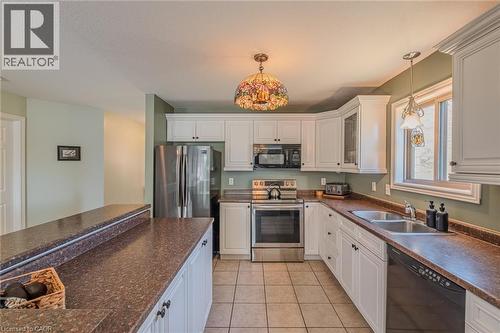 Kitchen with stainless steel appliances - 19 Somerset Drive Unit# 16, Port Dover, ON - Indoor Photo Showing Kitchen With Double Sink