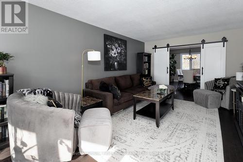 304 Devon Street, Stratford, ON - Indoor Photo Showing Living Room