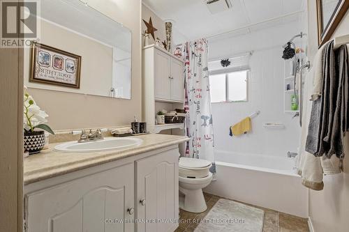 4 Redford Drive, South Huron (Exeter), ON - Indoor Photo Showing Bathroom