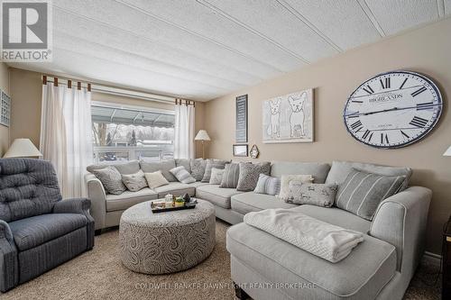 4 Redford Drive, South Huron (Exeter), ON - Indoor Photo Showing Living Room