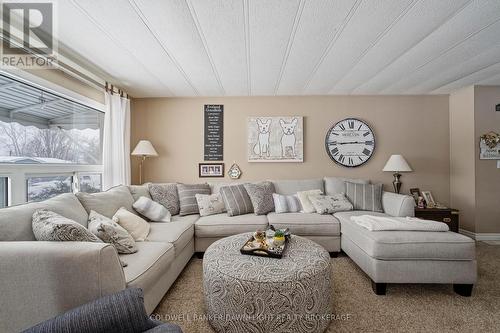4 Redford Drive, South Huron (Exeter), ON - Indoor Photo Showing Living Room