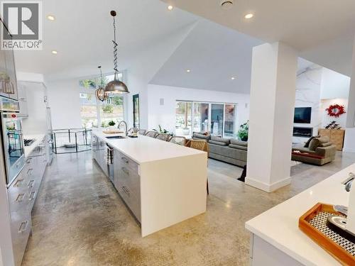 7900 Butler Rd, Powell River, BC - Indoor Photo Showing Kitchen With Double Sink