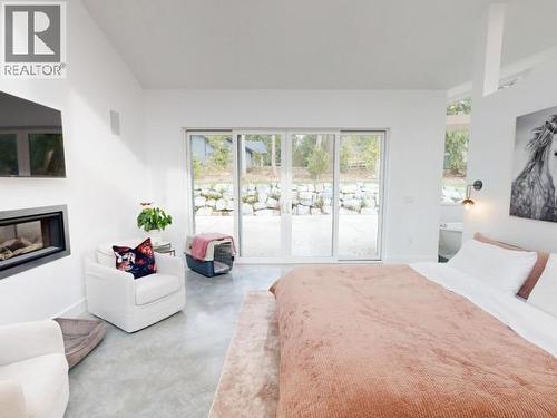 7900 Butler Rd, Powell River, BC - Indoor Photo Showing Other Room With Fireplace