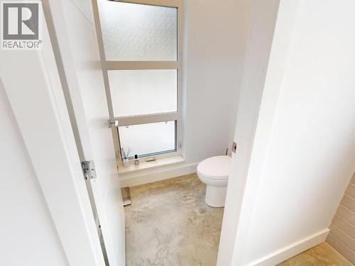 7900 Butler Rd, Powell River, BC - Indoor Photo Showing Bathroom