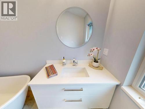 7900 Butler Rd, Powell River, BC - Indoor Photo Showing Bathroom