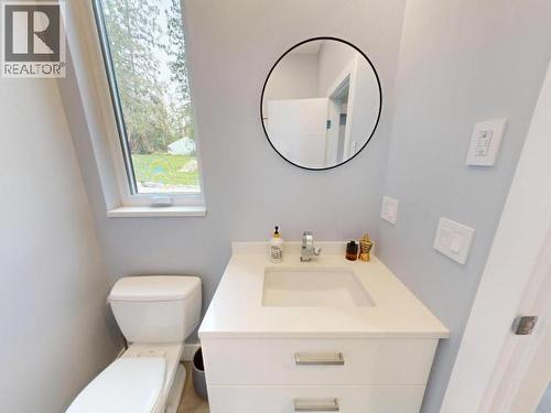 7900 Butler Rd, Powell River, BC - Indoor Photo Showing Bathroom