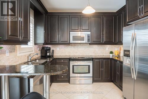 318 Malboeuf Court, Milton, ON - Indoor Photo Showing Kitchen With Stainless Steel Kitchen With Double Sink With Upgraded Kitchen