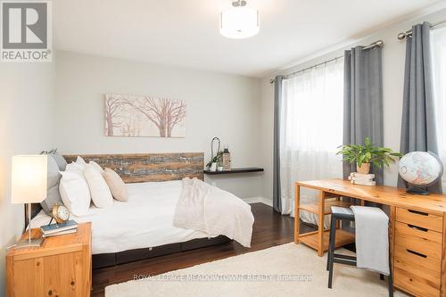 318 Malboeuf Court, Milton, ON - Indoor Photo Showing Bedroom