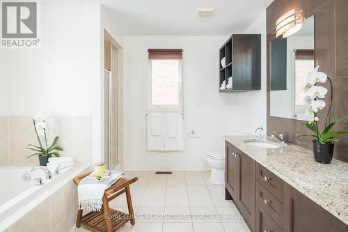 318 Malboeuf Court, Milton, ON - Indoor Photo Showing Bathroom