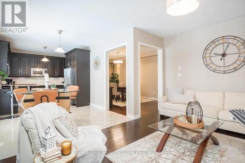 318 Malboeuf Court, Milton, ON - Indoor Photo Showing Living Room