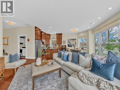 4955 Riverside Drive Unit# 202, Windsor, ON - Indoor Photo Showing Living Room