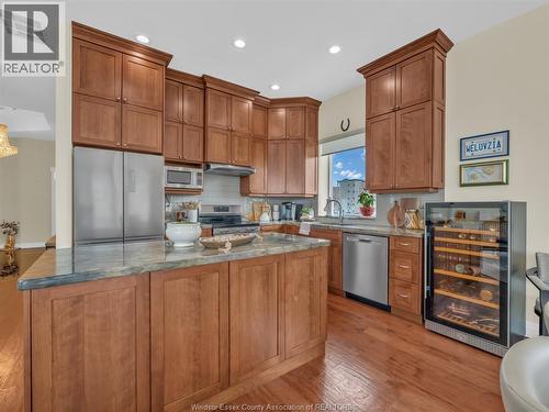 4955 Riverside Drive Unit# 202, Windsor, ON - Indoor Photo Showing Kitchen