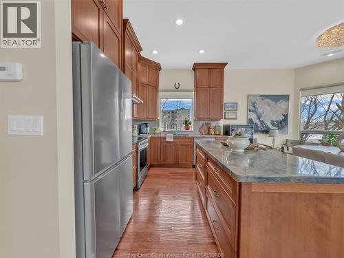 4955 Riverside Drive Unit# 202, Windsor, ON - Indoor Photo Showing Kitchen