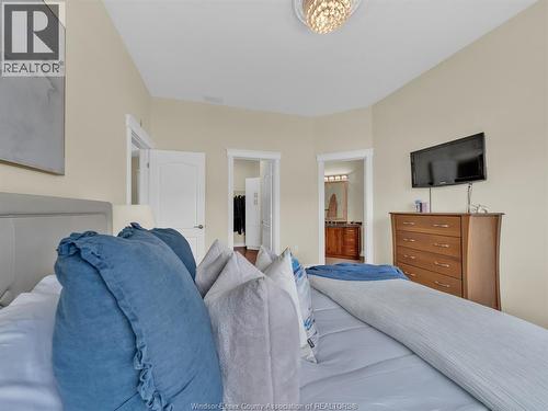 4955 Riverside Drive Unit# 202, Windsor, ON - Indoor Photo Showing Bedroom