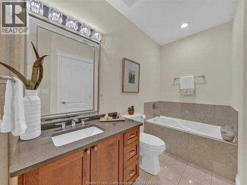 4955 Riverside Drive Unit# 202, Windsor, ON - Indoor Photo Showing Bathroom