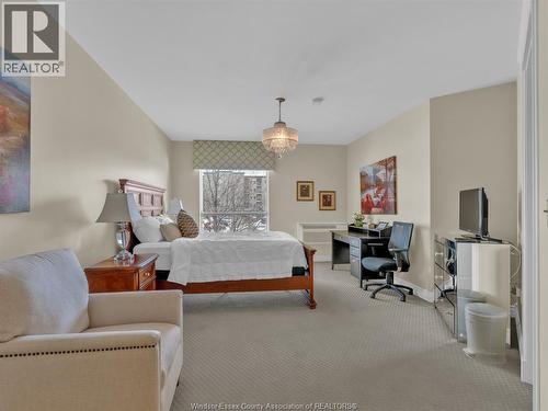 4955 Riverside Drive Unit# 202, Windsor, ON - Indoor Photo Showing Bedroom