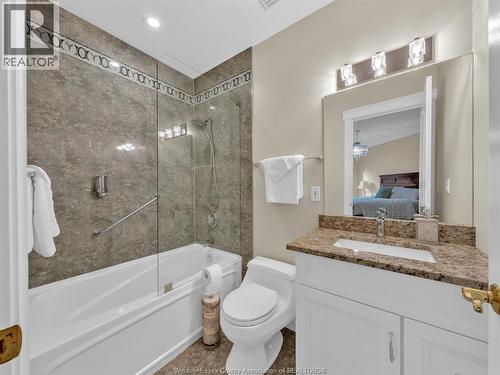 4955 Riverside Drive Unit# 202, Windsor, ON - Indoor Photo Showing Bathroom
