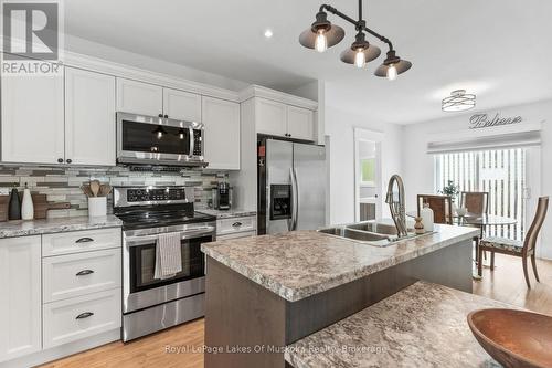 8 North Road, Lake Of Bays (Mclean), ON - Indoor Photo Showing Kitchen With Stainless Steel Kitchen With Double Sink With Upgraded Kitchen