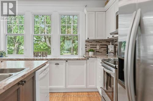 8 North Road, Lake Of Bays (Mclean), ON - Indoor Photo Showing Kitchen With Stainless Steel Kitchen With Double Sink