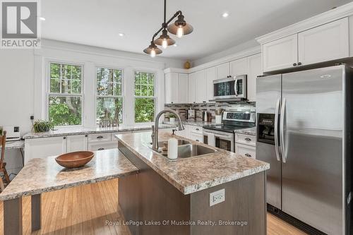 8 North Road, Lake Of Bays (Mclean), ON - Indoor Photo Showing Kitchen With Stainless Steel Kitchen With Double Sink With Upgraded Kitchen