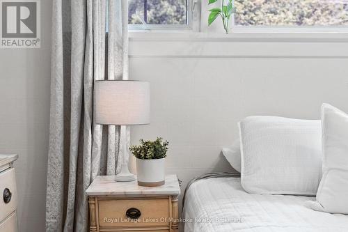 8 North Road, Lake Of Bays (Mclean), ON - Indoor Photo Showing Bathroom