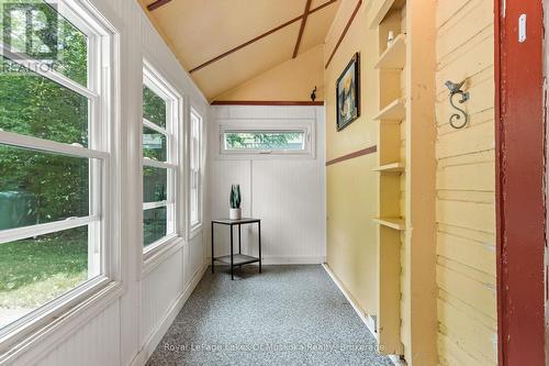 8 North Road, Lake Of Bays (Mclean), ON - Indoor Photo Showing Other Room