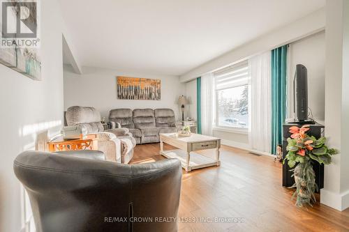37 Clark Street, Kapuskasing, ON - Indoor Photo Showing Living Room