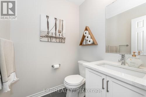 202 Hawkmere Way, Ottawa, ON - Indoor Photo Showing Bathroom
