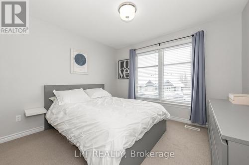 202 Hawkmere Way, Ottawa, ON - Indoor Photo Showing Bedroom