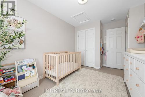 202 Hawkmere Way, Ottawa, ON - Indoor Photo Showing Bedroom