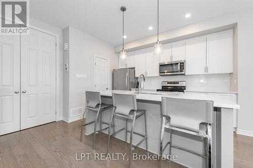 202 Hawkmere Way, Ottawa, ON - Indoor Photo Showing Kitchen