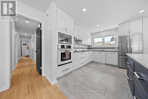 20 Whitburn Crescent, Ottawa, ON - Indoor Photo Showing Kitchen With Upgraded Kitchen
