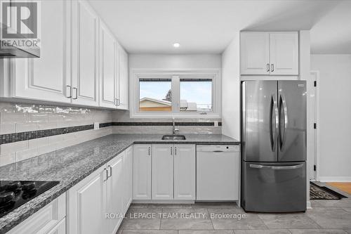 20 Whitburn Crescent, Ottawa, ON - Indoor Photo Showing Kitchen