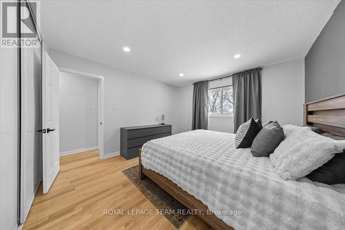 20 Whitburn Crescent, Ottawa, ON - Indoor Photo Showing Bedroom