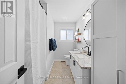 20 Whitburn Crescent, Ottawa, ON - Indoor Photo Showing Bathroom