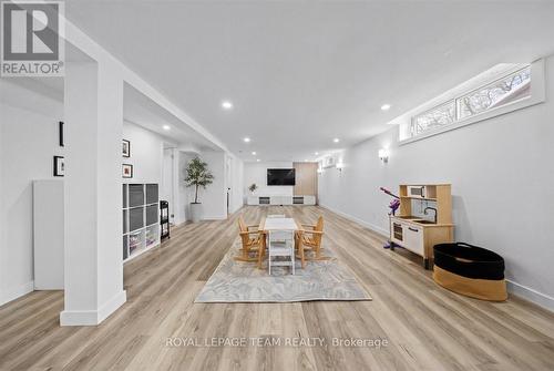 20 Whitburn Crescent, Ottawa, ON - Indoor