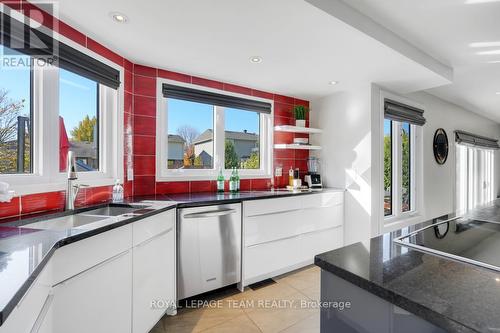 28 Holitman Drive, Ottawa, ON - Indoor Photo Showing Kitchen With Double Sink